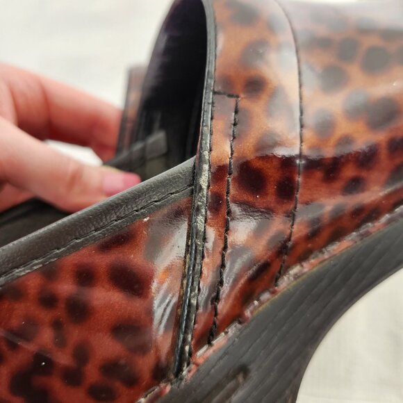 Dansko Cheetah Patent Leather Print Women’s Slip On Clogs Size 38 Nursing Shoes - Picture 12 of 14